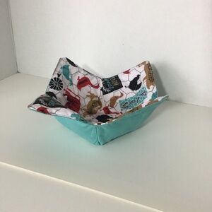 Microwaveable bowl cozy ( bowl buddy )